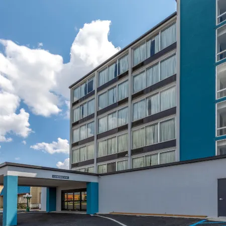 Super 8 by Wyndham Laredo