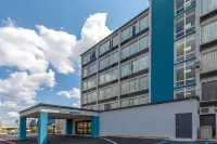 Super 8 by Wyndham Laredo