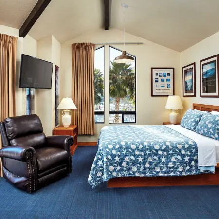 Seaport Village Inn, Avalon