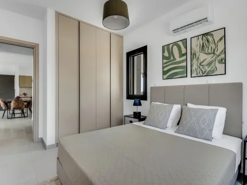 Sanders Elgio - Cute 2-Bdr Apt with Balcony