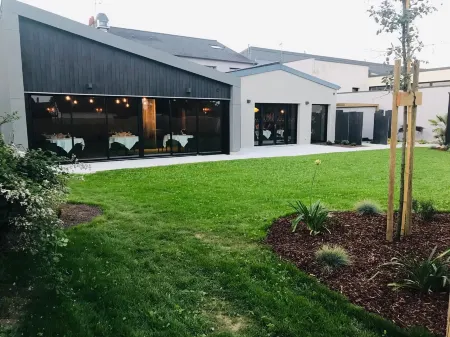 Maison Tiegezh Отели рядом с достопримечательностью «La Maison du Graal»