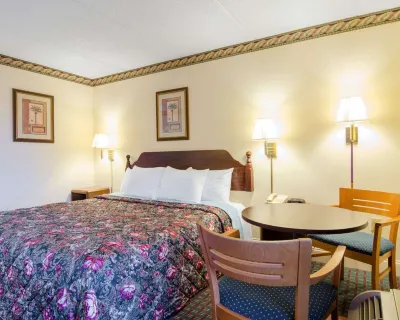 Rodeway Inn 노크로스 호텔