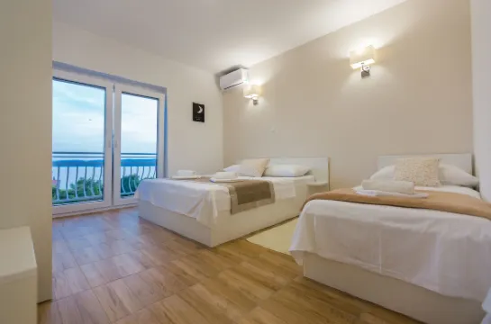 2 Bed Apartmani Sleeps 6 - Free Parking
