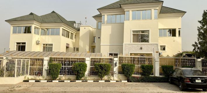Glovis Luxury Apartment Hotele w: Abudża