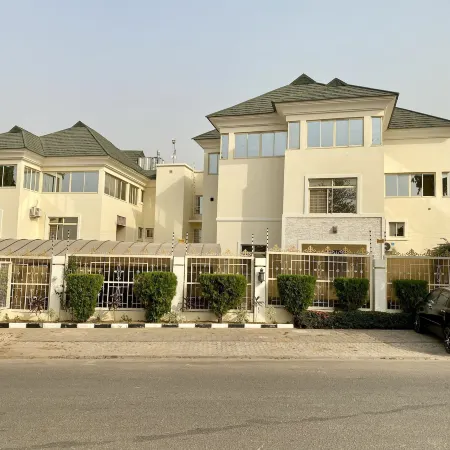 Glovis Luxury Apartment