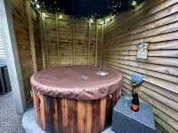Albert Luxury Hottub & Jacuzzi Apartments - badewanne