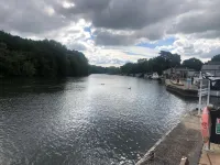 ريفرسايد بوت ريتريت أون ذا ريفر ثامس