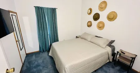 Great Location ONLY 5 Blocks to Beach