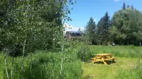 Glacier National Park-cozy, rustic home w/ hot tub, just 6 minutes to the park