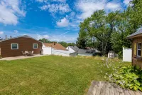 3 bedroom ERIE-sistable home! Hotels near Bayfront Convention Center