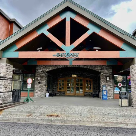 Studio + hot tub/pool- Next to lifts/brewery/food
