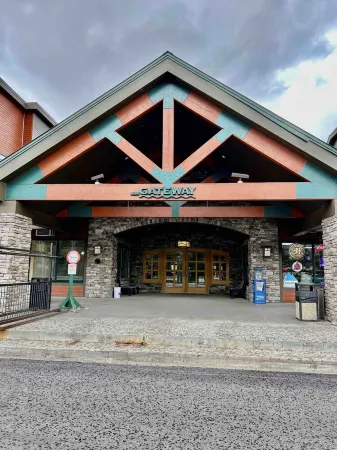 Studio + hot tub/pool- Next to lifts/brewery/food