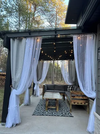 Forest Weekend Vacation Home Close to Castlerock Lake and Buckhorn State Park Отели в г. Джермантаун