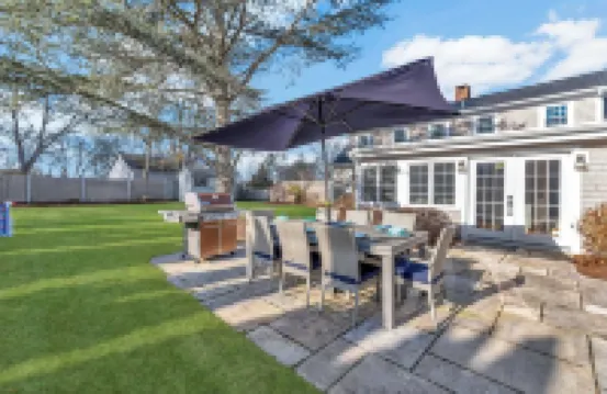 The Cape Codder: Large Yard, Steps to Town & Beach