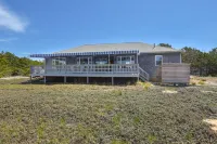 Private Association Beaches Access and Spacious Deck - Charming Beach Haven