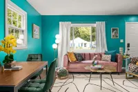 Whimsical Art Deco Retreat with Vibrant Design - Charming Artistic Oasis Hotels in Peoria Heights