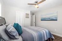 Near ATL | 4k TVs | Fast WiFi | King Bed Hotels in DeKalb County