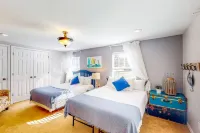 Spacious Retreat with Pool and Treehouse - Inviting Family Haven Hotels in Plant City