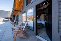 Vaulted Ceiling, Electric Fireplace, Kitchenette, Deck - Spacious Inviting Hotels in Garrett County