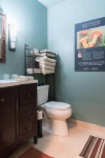 Large Garden Suite with private entrance and two bathrooms 17-0015