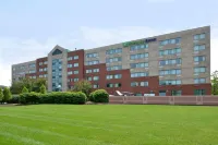 Elimwood Hotel, A Ramada by Wyndham Hôtels à : Maryland Heights