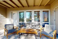 Serenity at Seventh Mountain Hotels in Deschutes River Woods