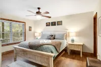 Mountain Lodge with Game Room and Scenic Views - Charming Retreat