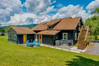 Desirable escape near downtown with firepit, fast WiFi, central AC & kitchenette Hotels in Swannanoa
