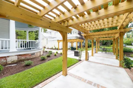 Charming Porch and Cozy Comfort - Enchanting Historic Hideaway