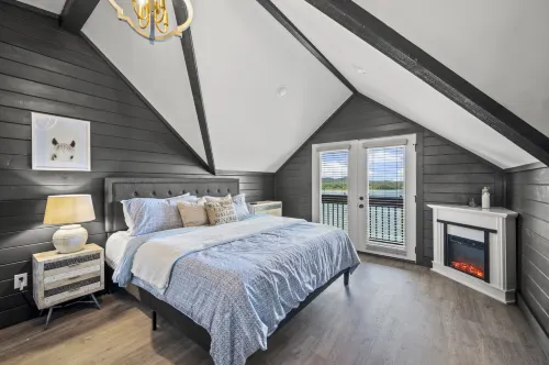 Stunning Lake Retreat - Indoor Pool, Hot Tub, Game Room Hotels in Jefferson County