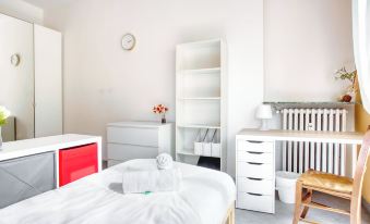 Bright 3BR flat near Park