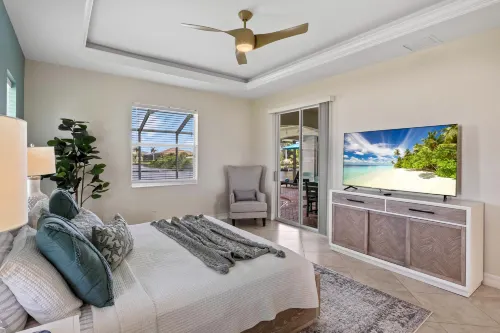 Private Pool, Hot Tub and Waterfront Views - Spacious Tranquil Escape Hotels in Cape Coral