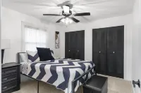 Private Hot Tub and Game Room Access - Charming Serene Retreat Hotels in Eagle Lake