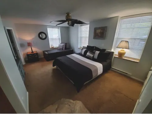 Relaxing Area and Boat Docks Available - Tranquil Cabin Retreat Hotels in Huron