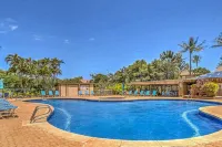 Beach/garden-view condo with wraparound lanai, pool, tennis courts, & hot tub