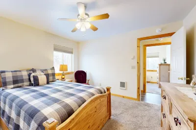Lovely home with patio & yard - great central locale near fishing & skiing Hotels near Gunnison–Crested Butte Regional Airport