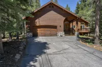Luxurious Hot Tub and Spacious Living Areas - Stunning Mountain Retreat