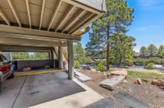 Vaulted Ceilings and Private Deck with BBQ - Charming Oasis