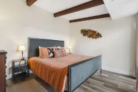 Community Pool and Pickle-Ball Court Access - Charming New Condo Hotels in Kimberling City
