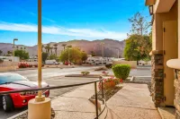 Access to Sparkling Pools and Hot Tubs - Charming Villa Retreat Hotels in La Quinta