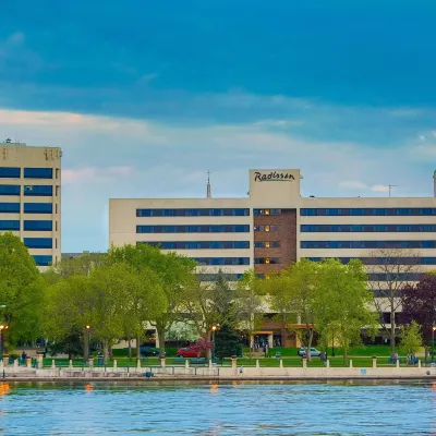 Radisson Hotel la Crosse Hotels near La Crosse Center