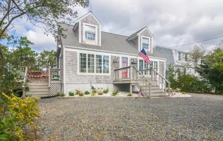 Charming Cape Style Cottage with Fire Pit and Deck - Cozy Escape