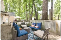 Cozy Gem: Stay at CoupeDe Huntersville Your 4bd 2.5baHome Away From Home