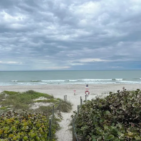 Spacious Oceanview located directly across from beach access - remodeled WIFI