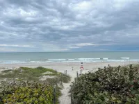 Spacious Oceanview located directly across from beach access - remodeled WIFI