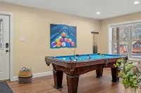 Hot Tub and Game Room Oasis - Stunning Mountain Retreat