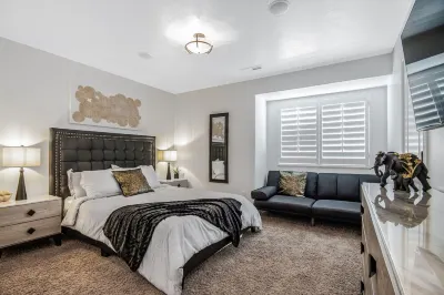 7-bedroom house, Gaming Center, Hot Tub, 35 min from Ski Resorts