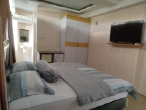 RedDoorz @ Fortune Hotel Jalan Walanda Maramis Manado Hotel di Singkil