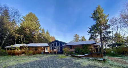 Green Coast Lodge Отели в г. Скина-Квин Шарлотт