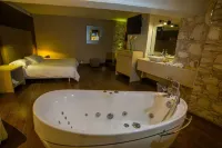 Casa Mateo Hotel Boutique - Bathtub